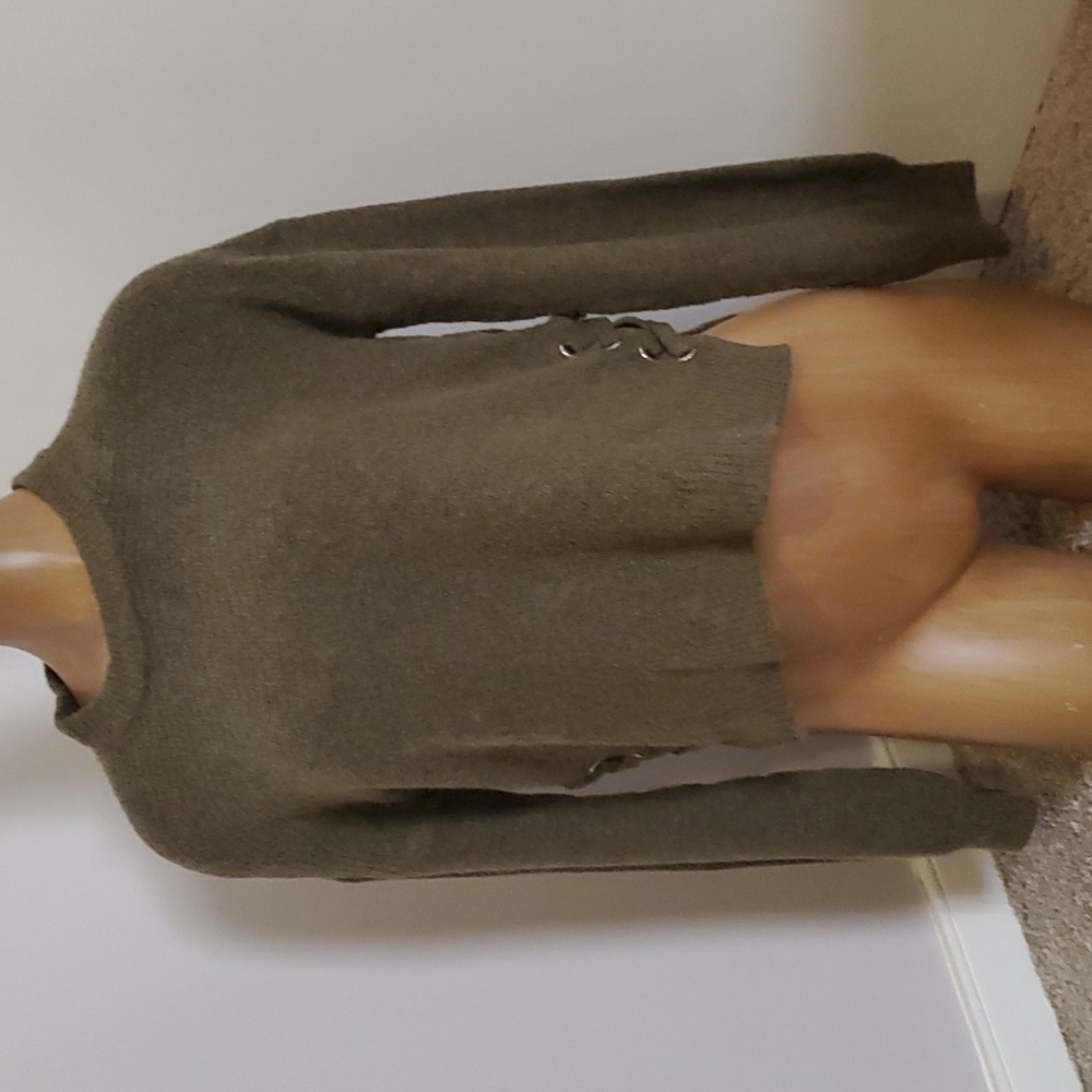 SO Green Sweater size small